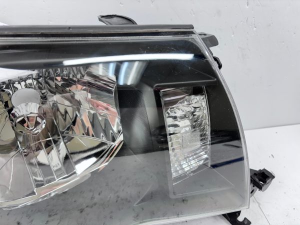 for 2005 2006 2007 2008 2009 2010 2011 toyota tacoma halogen right headlight - Image 8