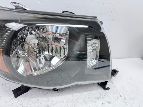 for 2005 2006 2007 2008 2009 2010 2011 toyota tacoma halogen right headlight - Image 10