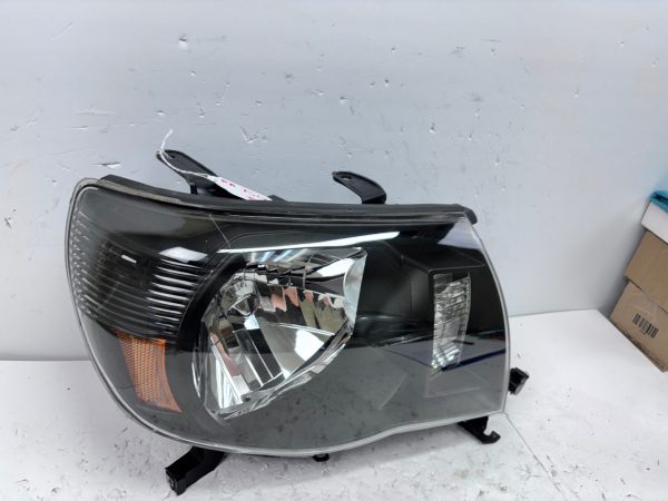 for 2005 2006 2007 2008 2009 2010 2011 toyota tacoma halogen right headlight - Image 16