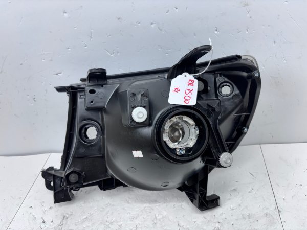 for 2005 2006 2007 2008 2009 2010 2011 toyota tacoma halogen right headlight - Image 17