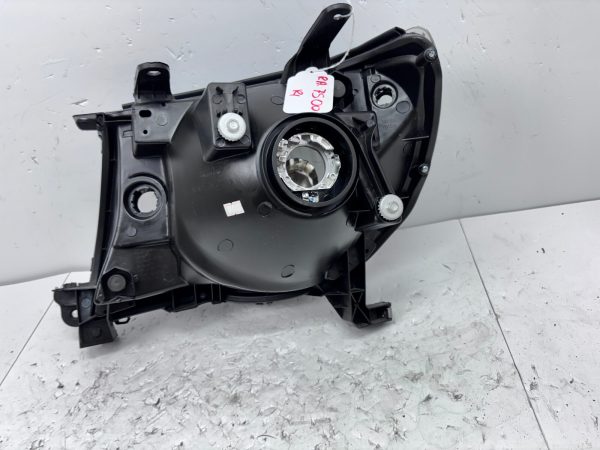 for 2005 2006 2007 2008 2009 2010 2011 toyota tacoma halogen right headlight - Image 19