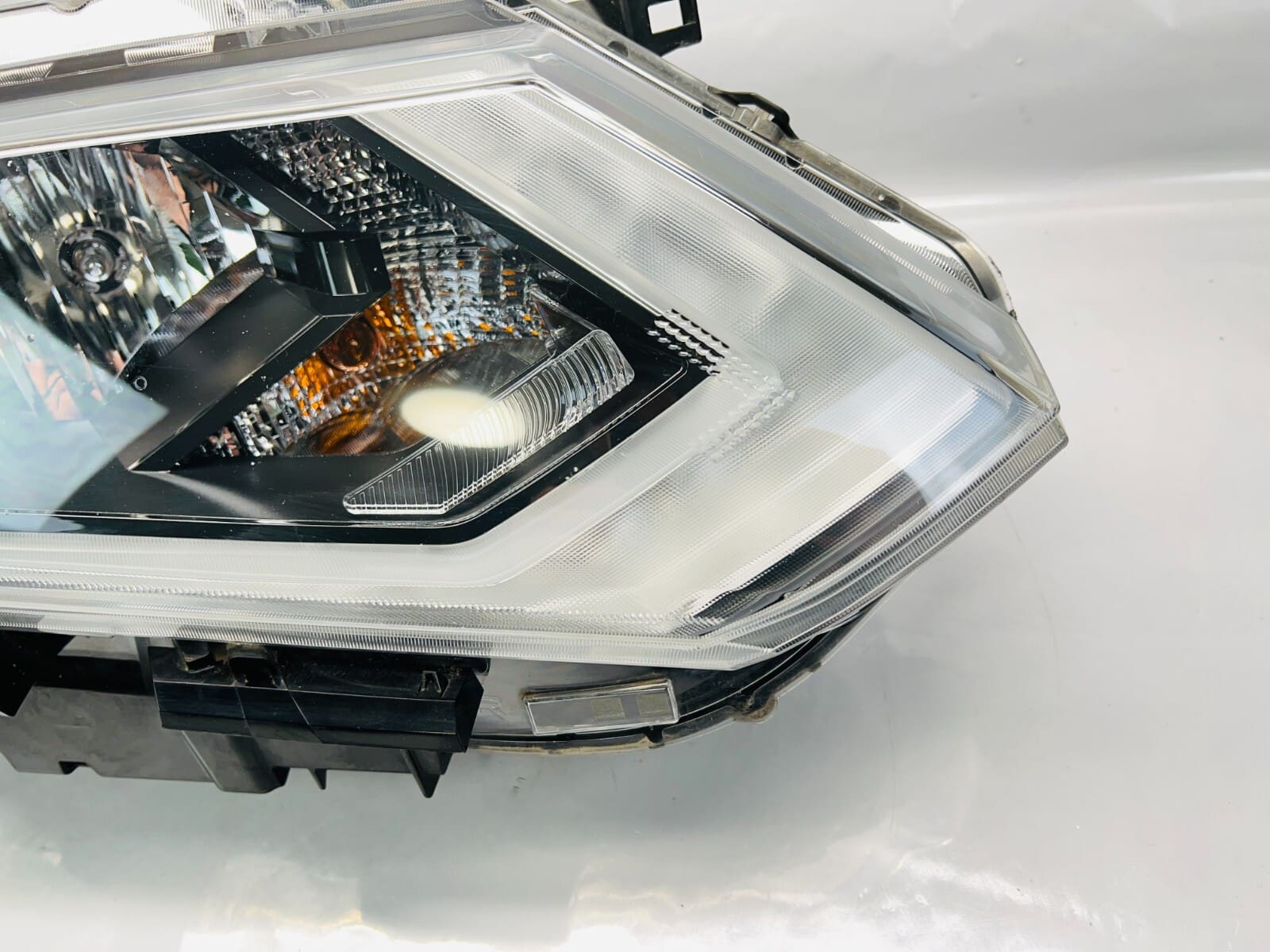2017 2018 2019 2020 NISSAN ROGUE HALOGEN LED FRONT RIGHT OEM HEADLIGHT - Image 3
