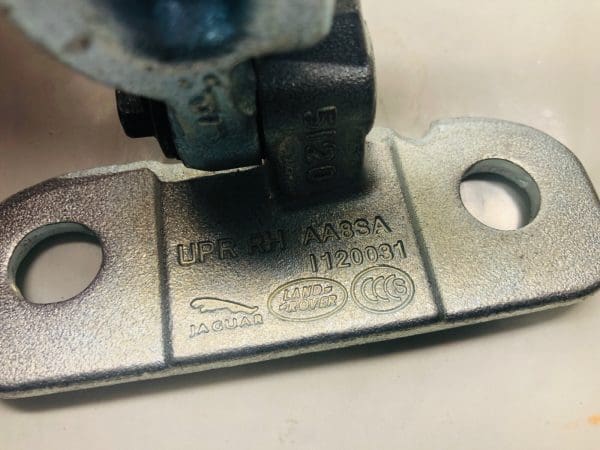 T4A2512 2016-2020 JAGUAR F-PACE, I-PACE, XF, XE FRONT UPPER RIGHT OEM DOOR HINGE - Image 7