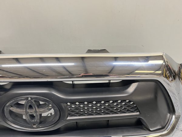 2012 2013 2014 2015 TOYOTA TACOMA FRONT OEM GRILLE CHROME 53100-04470 - Image 5
