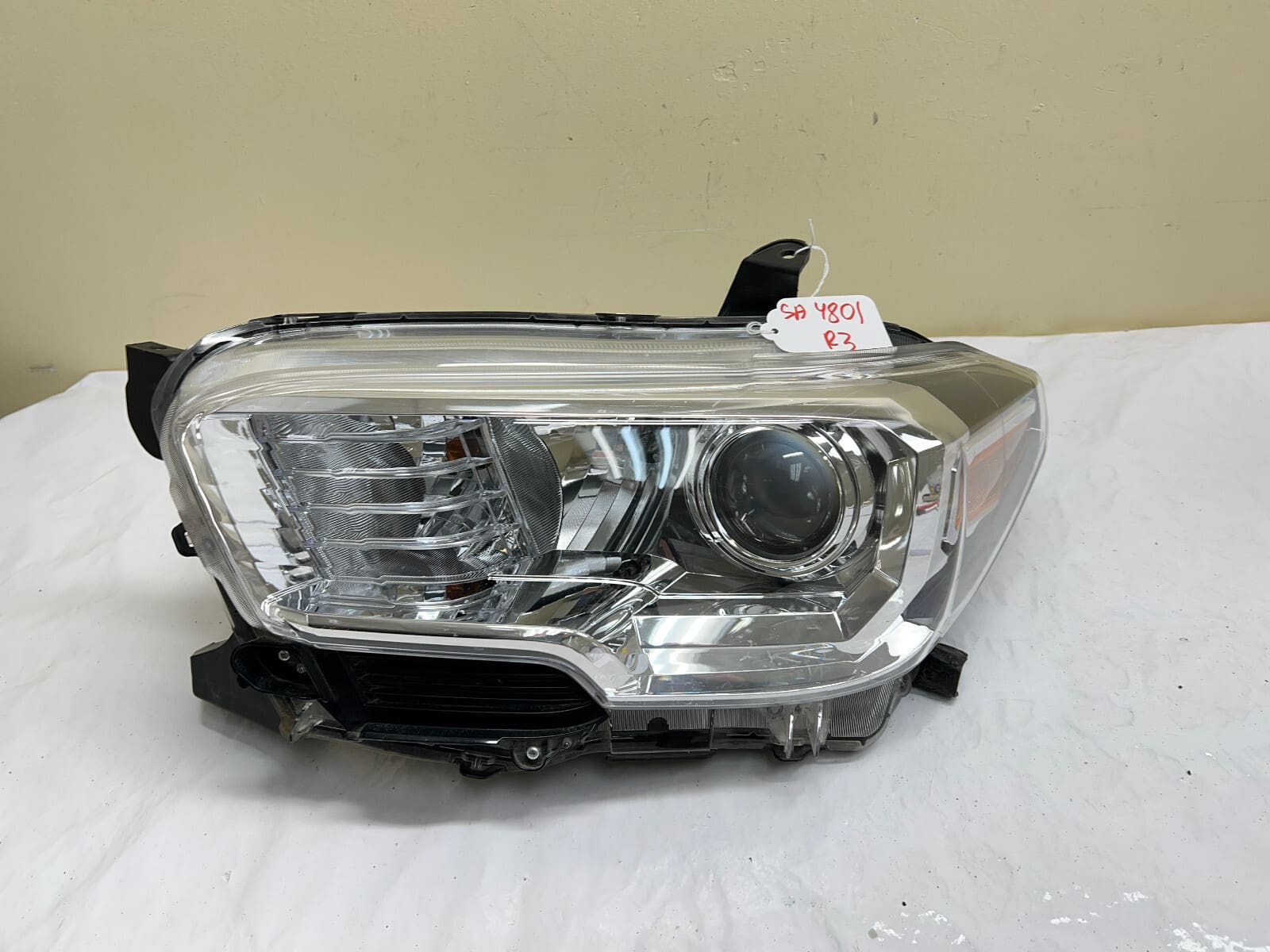 2016 2017 2018 2019 2020 2021 2022 TOYOTA TACOMA HALOGEN LEFT OEM HEADLIGHT