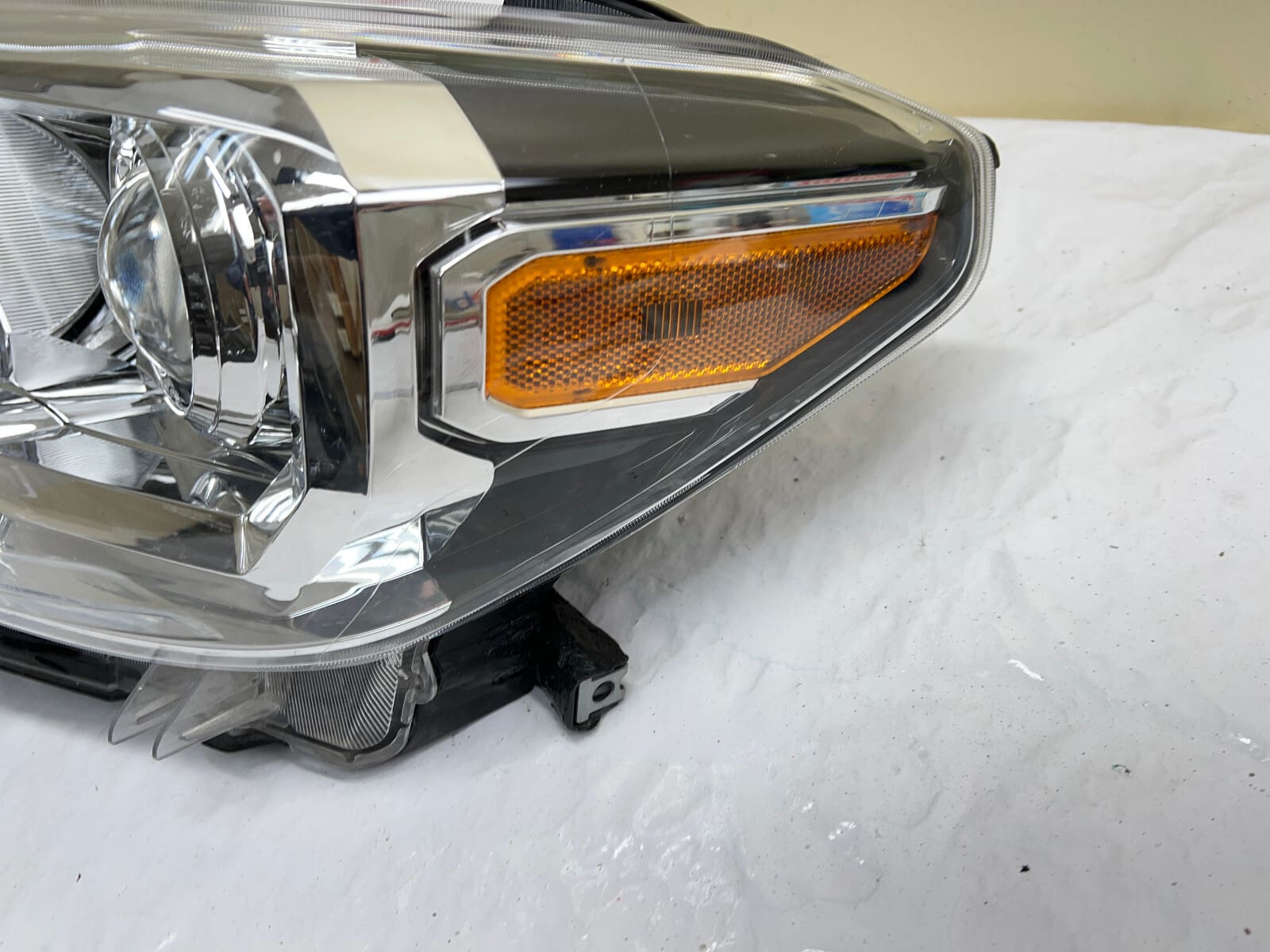 2016 2017 2018 2019 2020 2021 2022 TOYOTA TACOMA HALOGEN LEFT OEM HEADLIGHT - Image 4