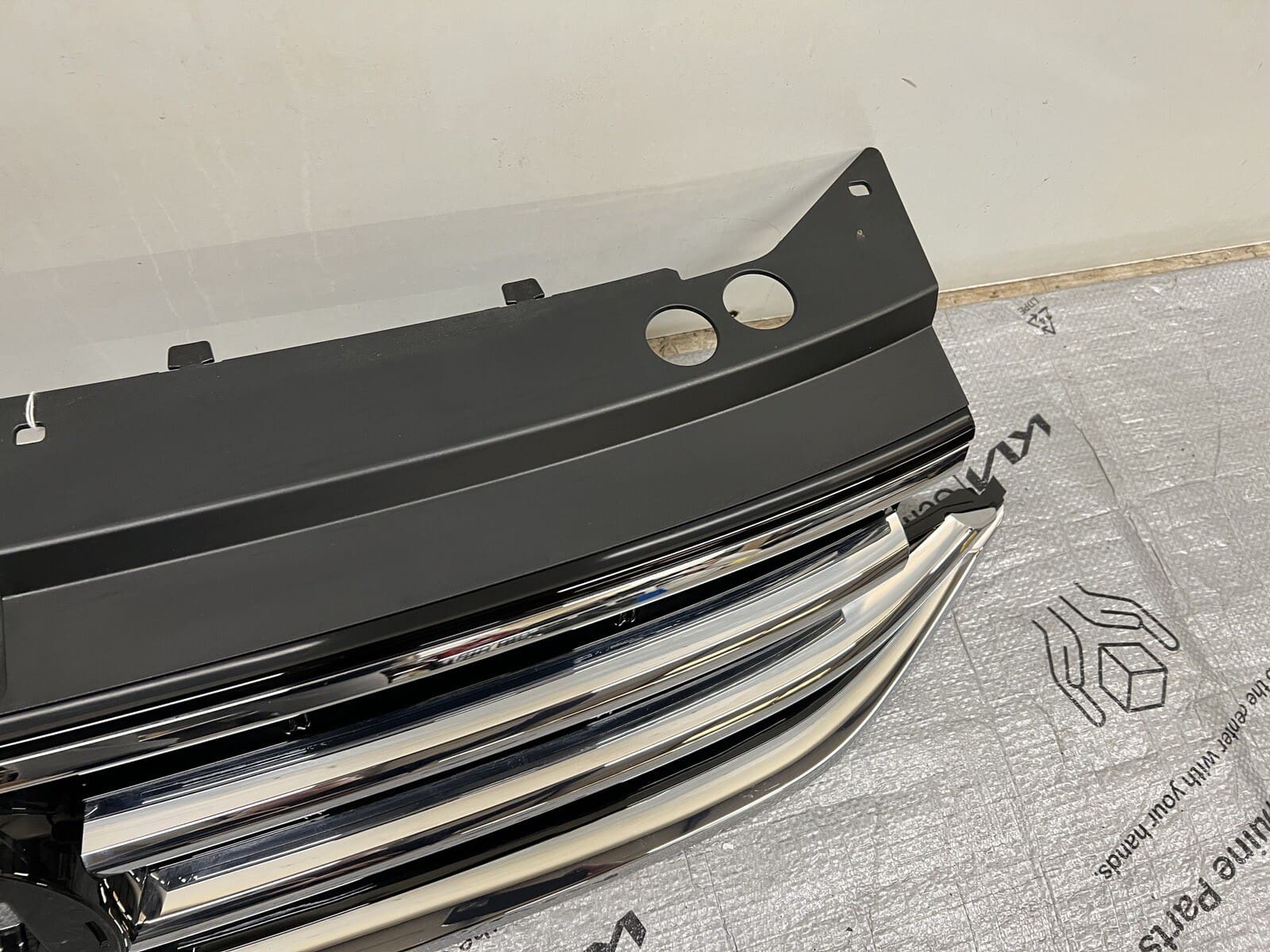 🌟MINT🌟 2022 2023 2024 VW TIGUAN FRONT OEM GRILLE 5NN853655D - Image 2