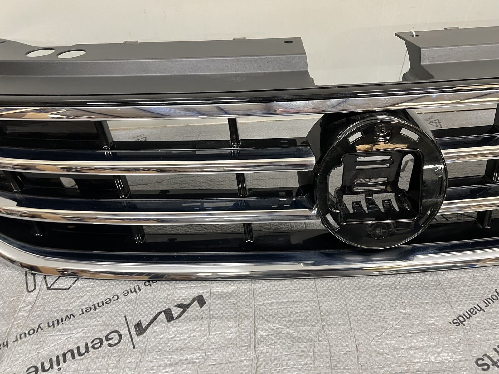 🌟MINT🌟 2022 2023 2024 VW TIGUAN FRONT OEM GRILLE 5NN853655D - Image 6