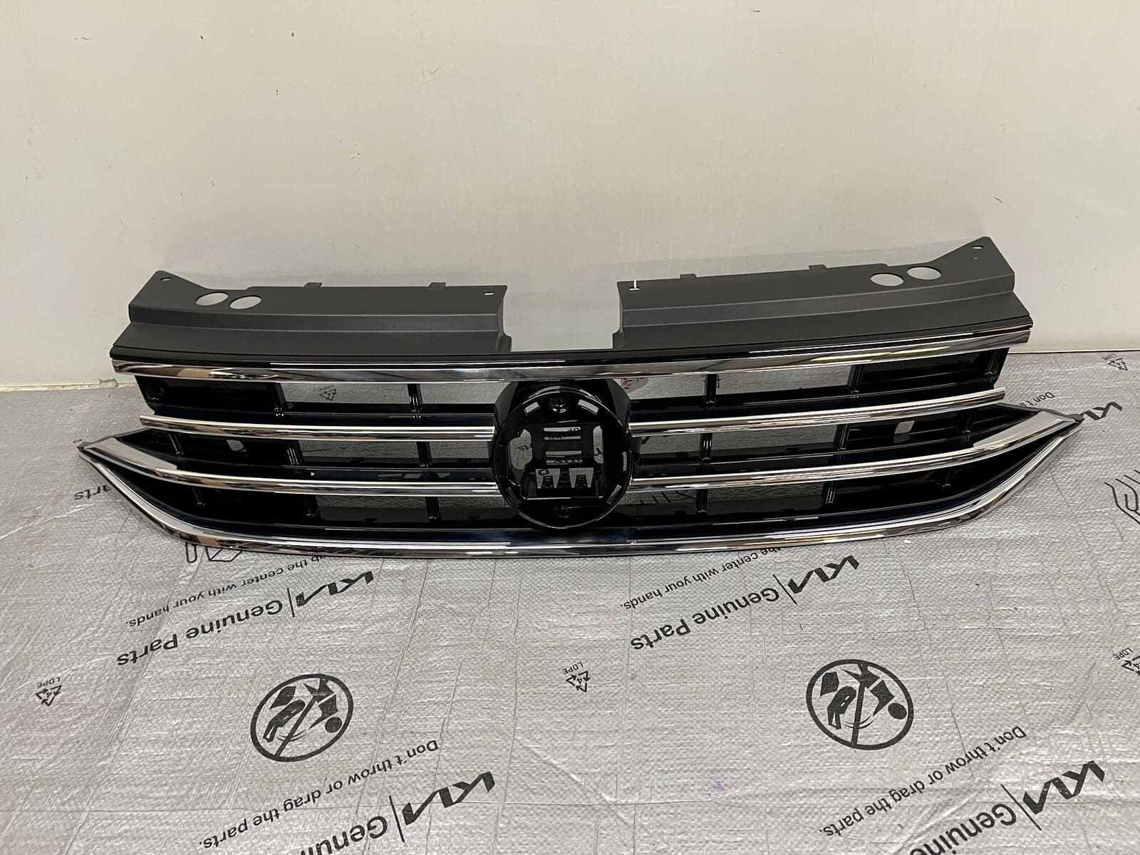 🌟MINT🌟 2022 2023 2024 VW TIGUAN FRONT OEM GRILLE 5NN853655D - Image 10
