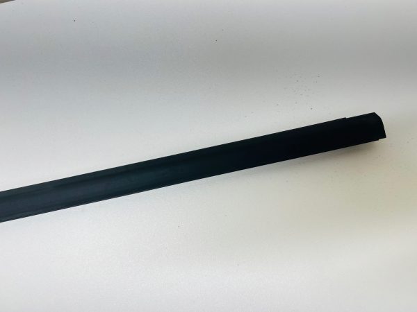 2016 2017 2018 2019 CHEVY VOLT FRONT RIGHT WINDOW BELT MOLDING OEM 23114914 - Image 8