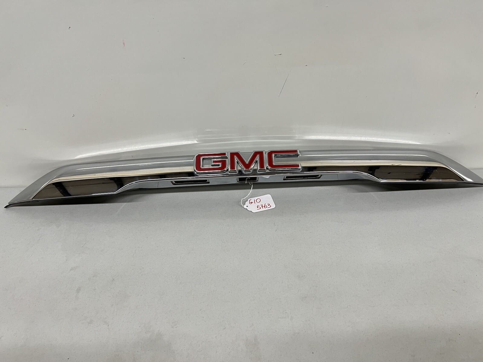 84431662 2017 2018 2019 GMC ACADIA REAR OEM TAILGATE CHROME TRIM MOLDING