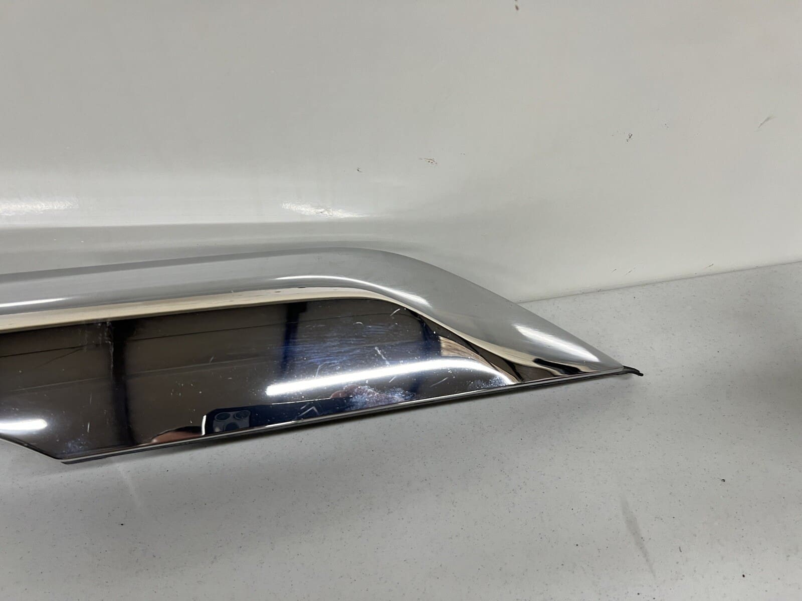 84431662 2017 2018 2019 GMC ACADIA REAR OEM TAILGATE CHROME TRIM MOLDING - Image 2