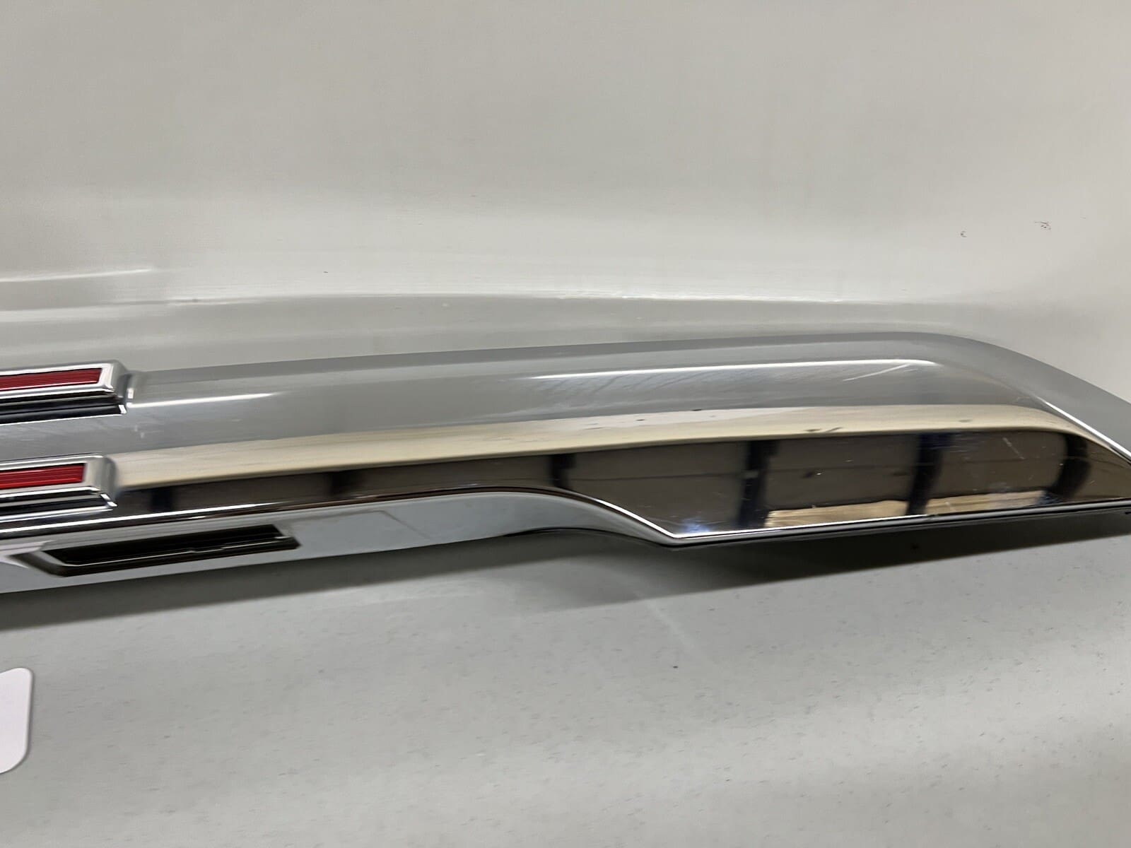 84431662 2017 2018 2019 GMC ACADIA REAR OEM TAILGATE CHROME TRIM MOLDING - Image 4