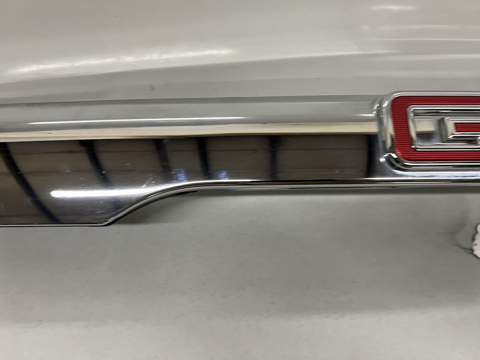 84431662 2017 2018 2019 GMC ACADIA REAR OEM TAILGATE CHROME TRIM MOLDING - Image 10