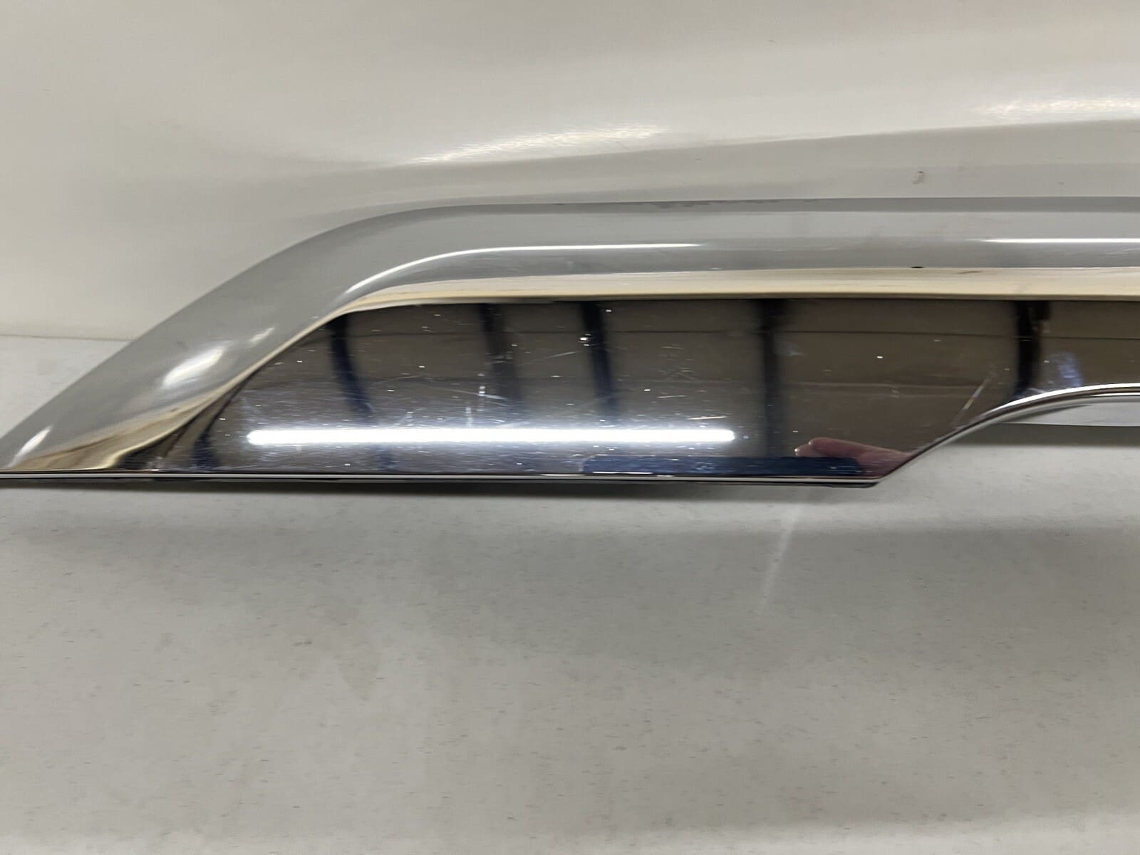 84431662 2017 2018 2019 GMC ACADIA REAR OEM TAILGATE CHROME TRIM MOLDING - Image 12