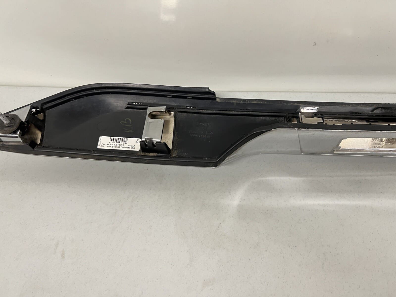 84431662 2017 2018 2019 GMC ACADIA REAR OEM TAILGATE CHROME TRIM MOLDING - Image 17
