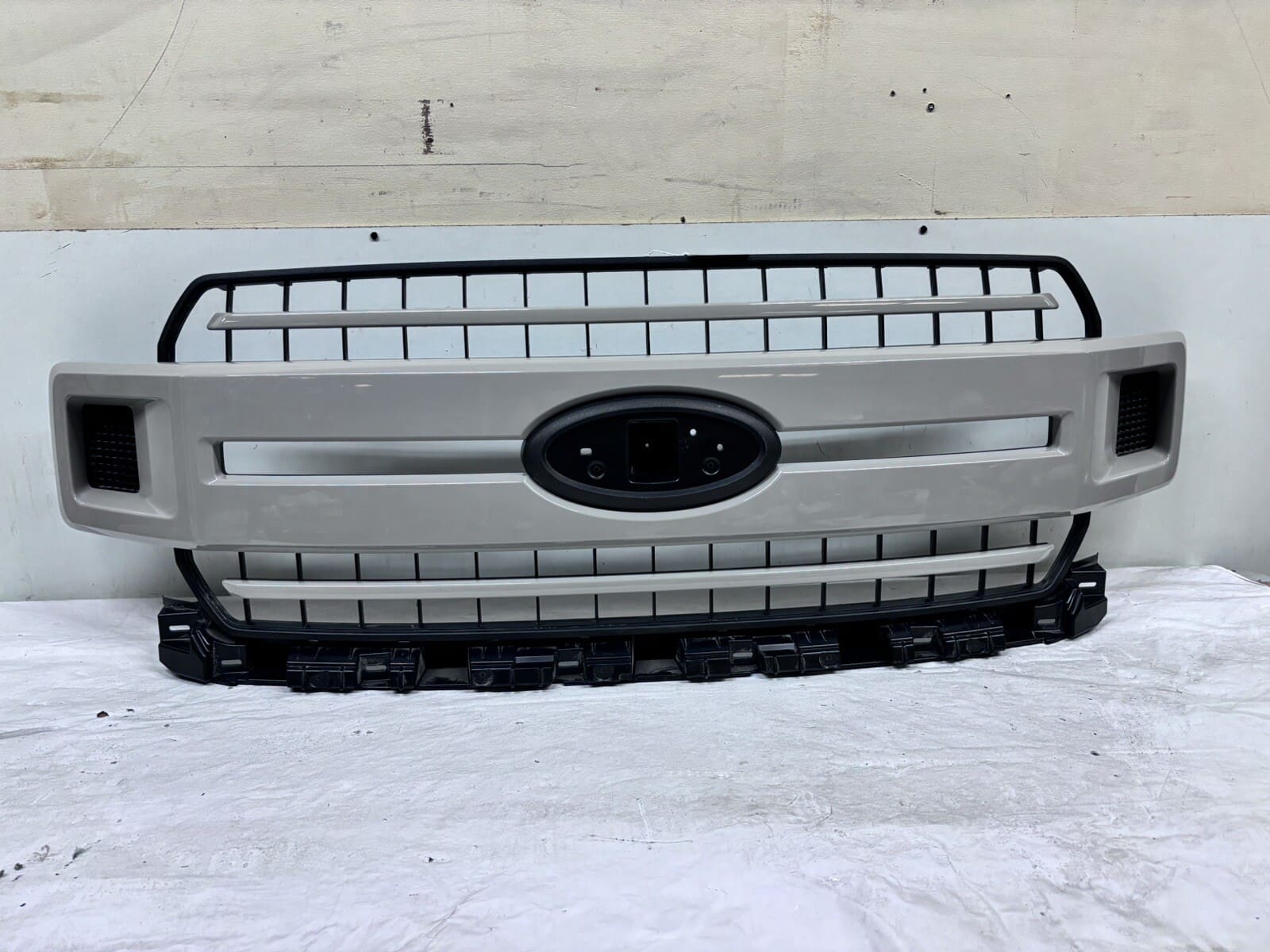 OEM 2018 2019 2020 FORD F150 FRONT GRILLE jl3z8200fcptm NEW NOT PAINTED