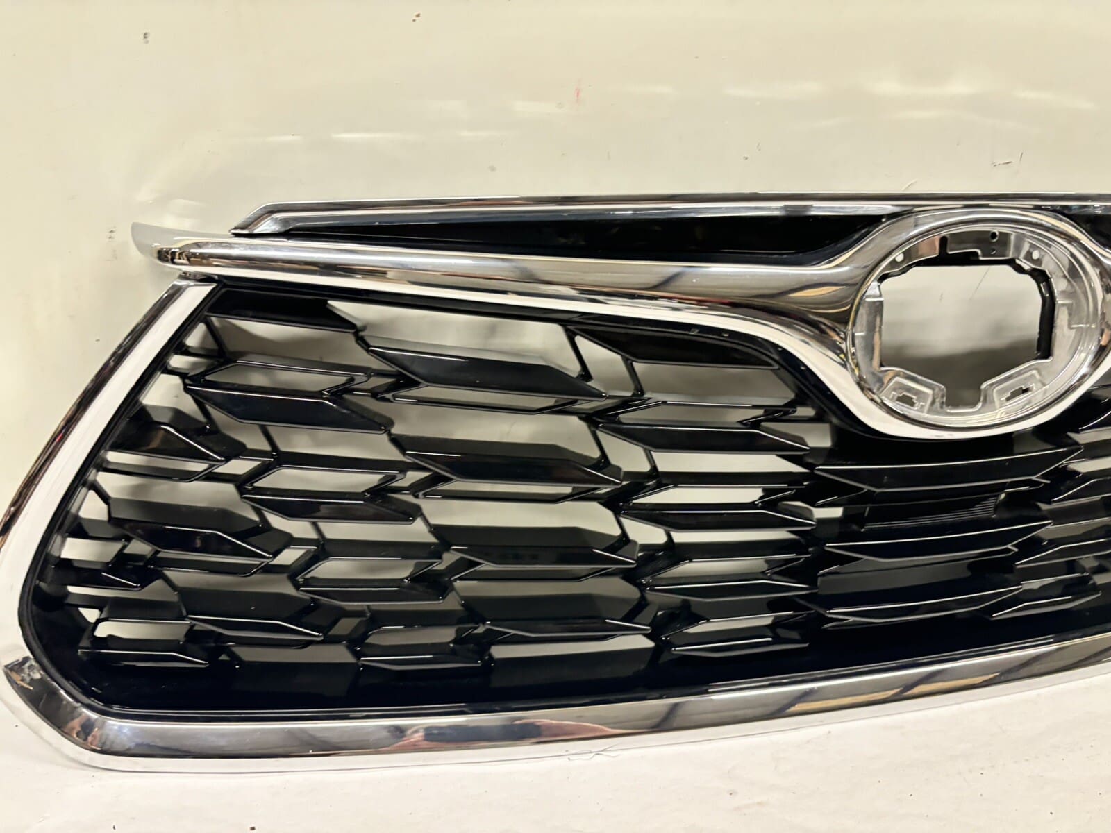 đniceđ 53111-0E250 2020 2021 2022 toyota highlander chrome front oem grille - Image 9
