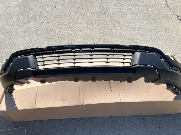 2018 2019 FORD EXPLORER  FRONT LOWER BUMPER COVER VALANCE OEM GENUINE