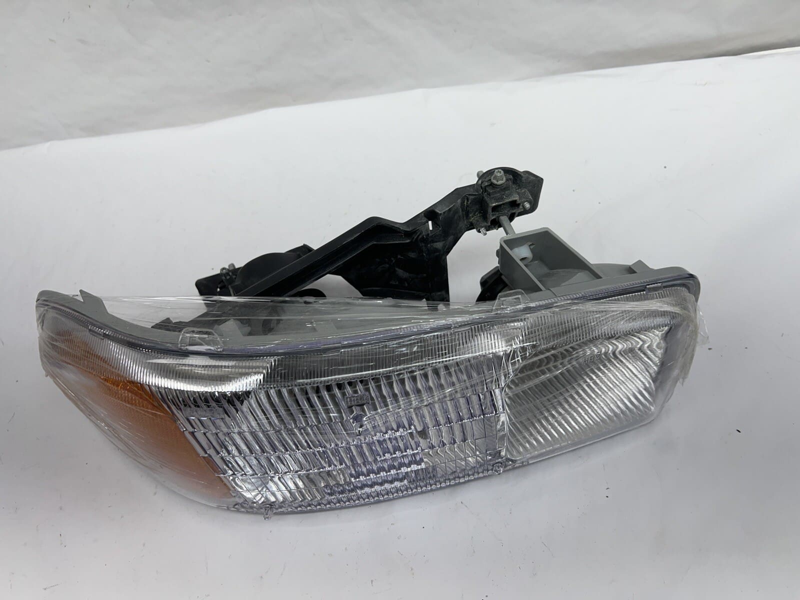 1999-2001 2002 2003 2004 2005 2006 Gmc Sierra Gmc Yukon Front Right Headlight - Image 12