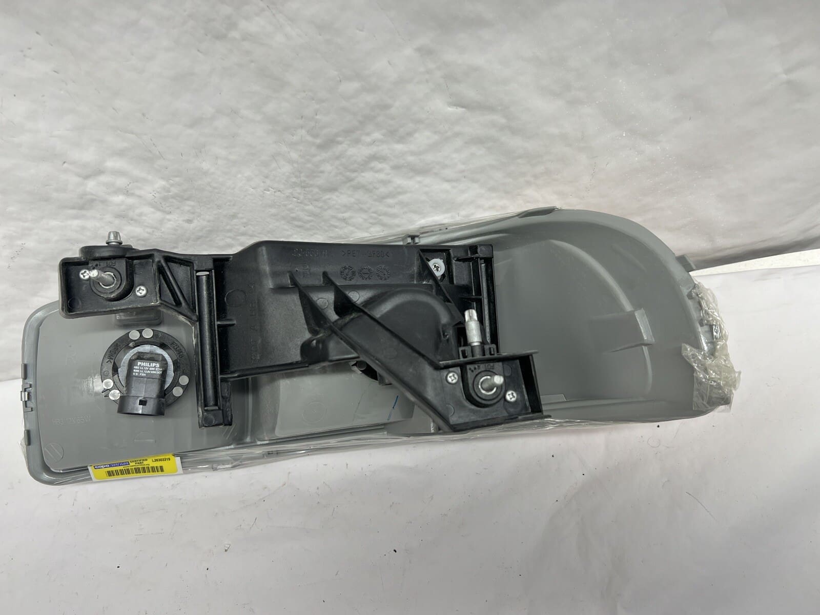 1999-2001 2002 2003 2004 2005 2006 Gmc Sierra Gmc Yukon Front Right Headlight - Image 13