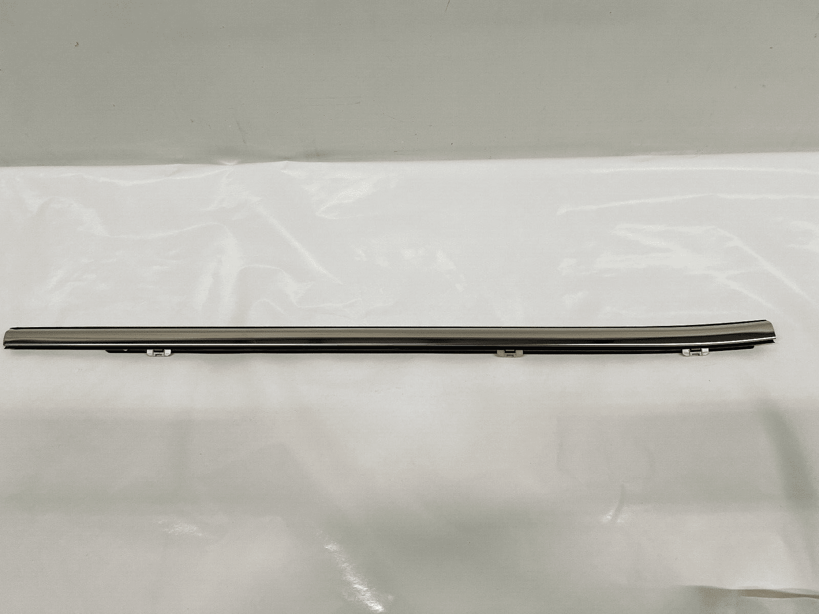 86823419 2019-2022 2023 chevy silverado 1500 front right door belt molding oem