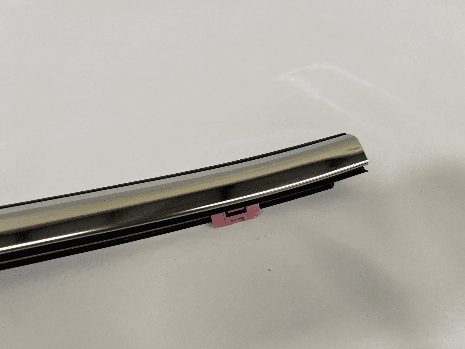 86823419 2019-2022 2023 chevy silverado 1500 front right door belt molding oem - Image 2