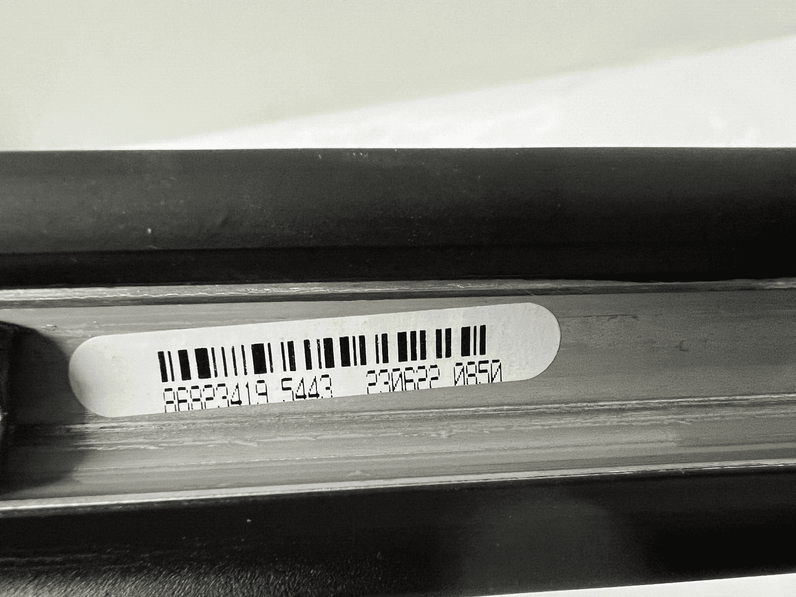 86823419 2019-2022 2023 chevy silverado 1500 front right door belt molding oem - Image 9
