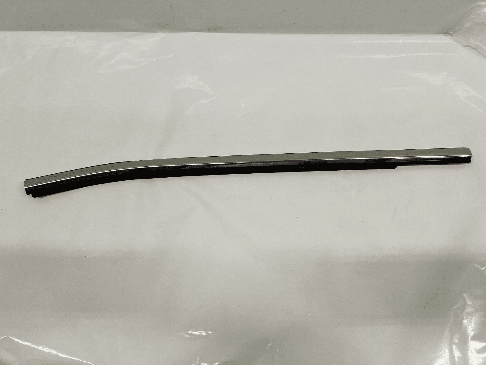 84842450 2019 2020 2021 2022 2023 gmc sierra rear left door belt molding oem