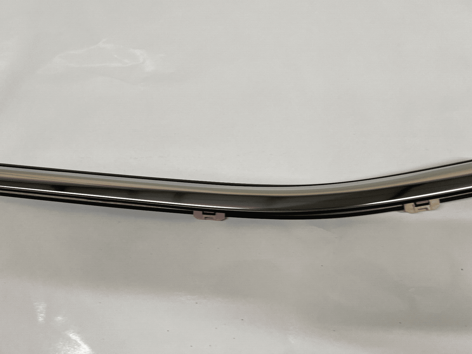 84842450 2019 2020 2021 2022 2023 gmc sierra rear left door belt molding oem - Image 4