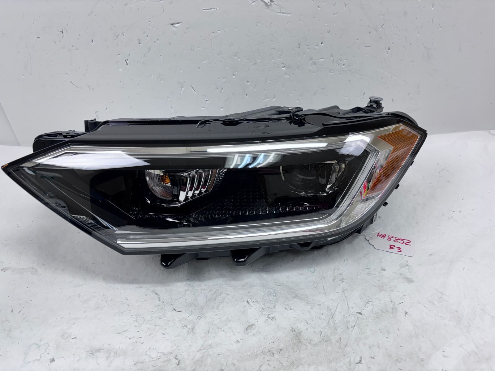 MINT 2019 2020 2021 2022 2023 VW JETTA GLi LED PROJECTOR LEFT OEM HEADLIGHT - Image 2