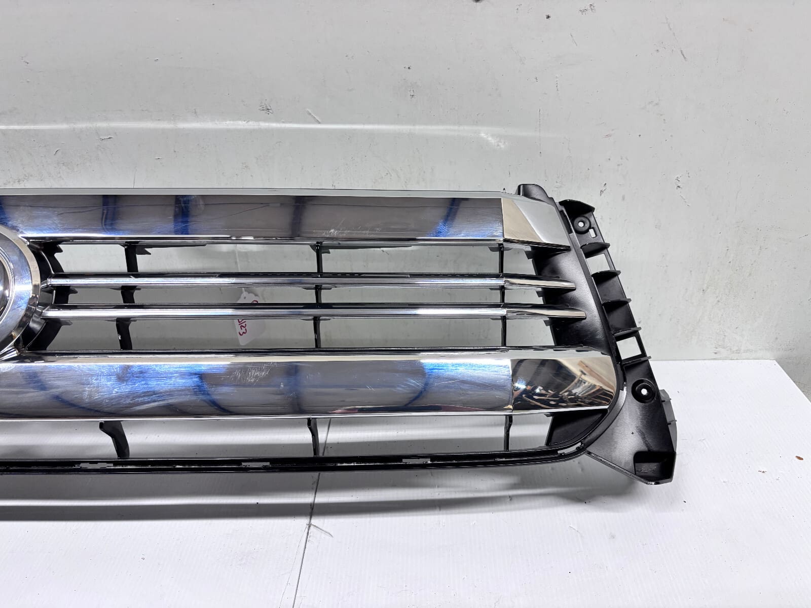 NICE 2014 2015 2016 2017 TOYOTA TUNDRA UPPER CHROME FRONT OEM GRILLE GENUINE - Image 2