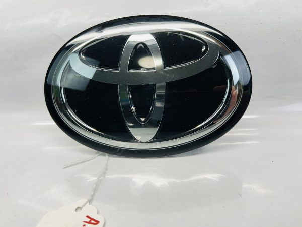 53141-33130 TOYOTA AVALON HIGHLANDER CAMRY SIENNA RAV4 FRONT OEM EMBLEM GENUINE - Image 2