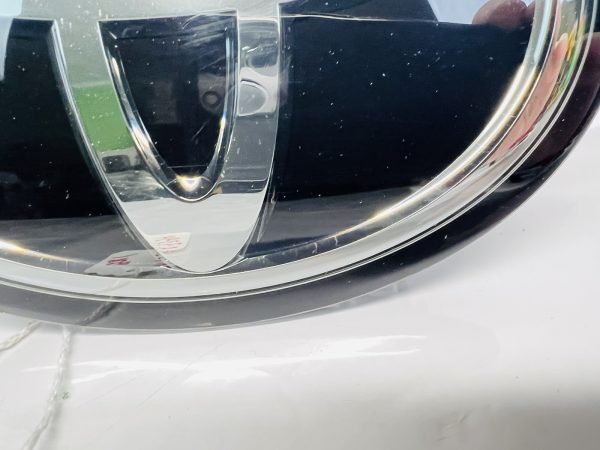 53141-33130 TOYOTA AVALON HIGHLANDER CAMRY SIENNA RAV4 FRONT OEM EMBLEM GENUINE - Image 4