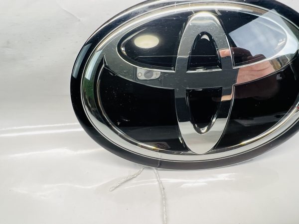 53141-33130 TOYOTA AVALON HIGHLANDER CAMRY SIENNA RAV4 FRONT OEM EMBLEM GENUINE - Image 6