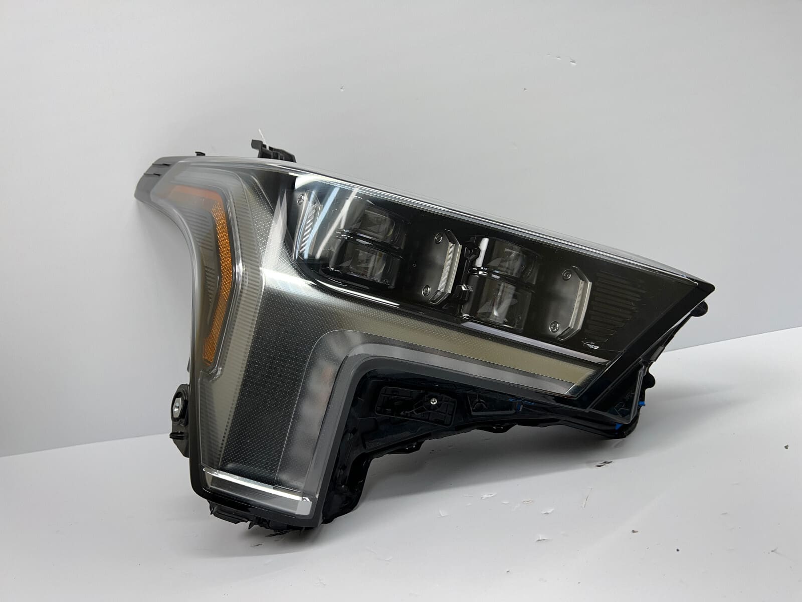 2022 2023 2024 toyota tundra platinum full led front right oem headlight