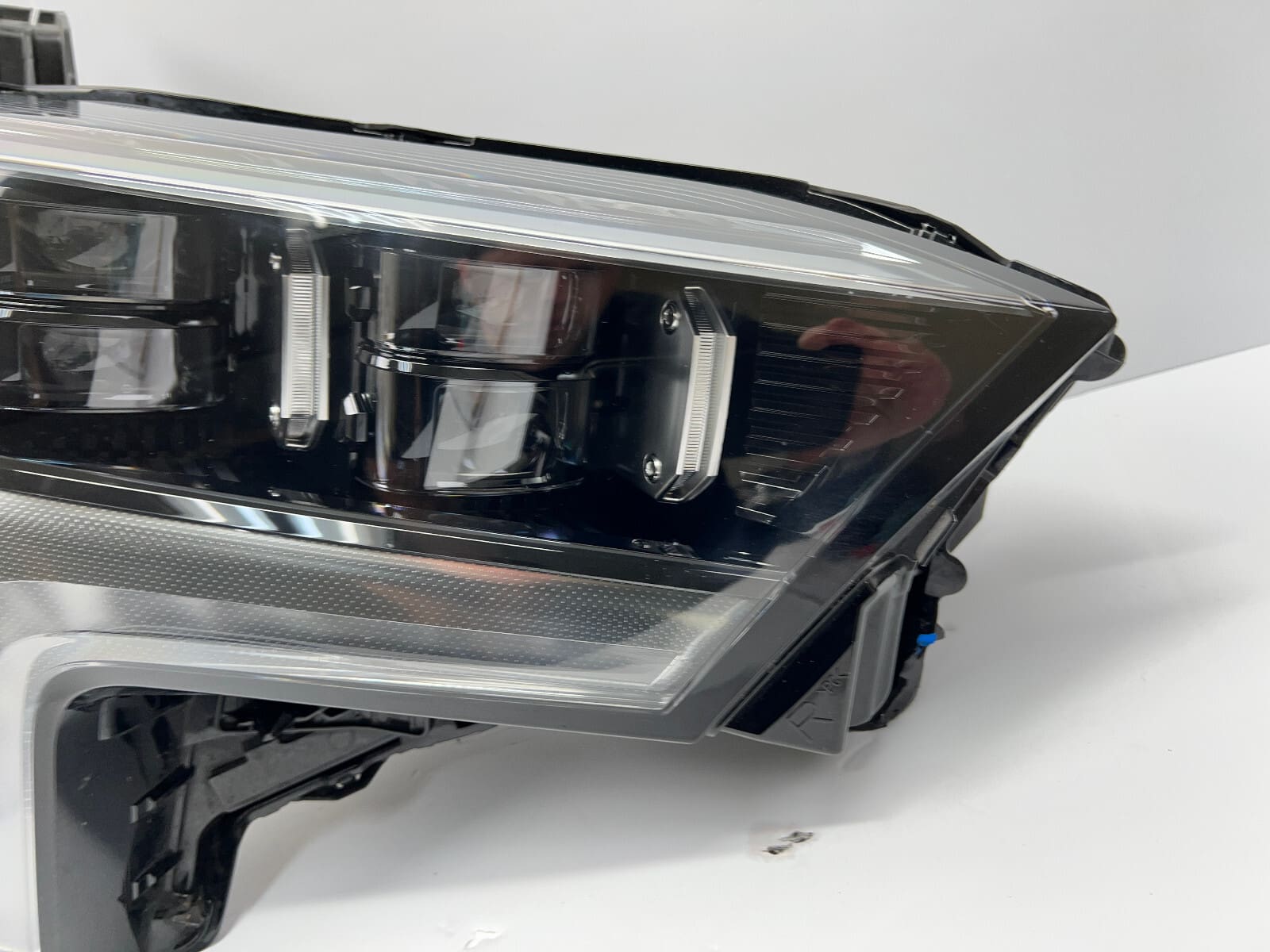 2022 2023 2024 toyota tundra platinum full led front right oem headlight - Image 3