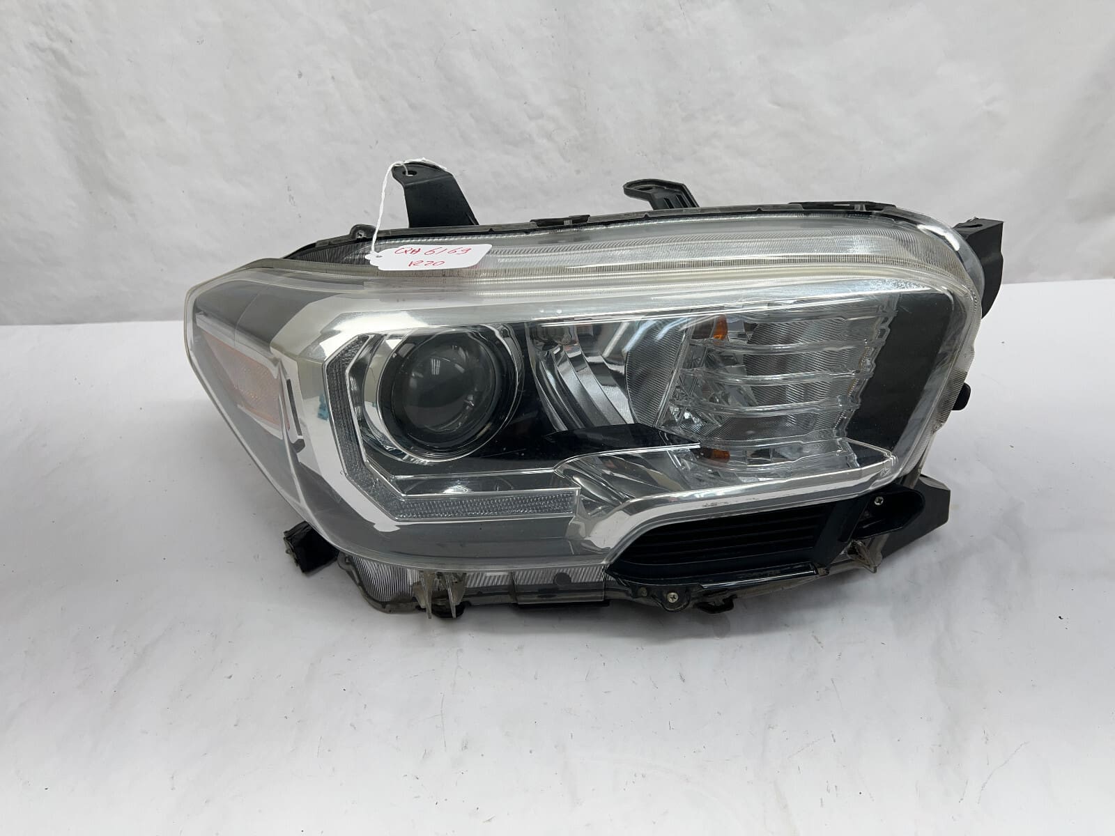 2016 2017 2018 2019 2020 2021 2022 toyota tacoma haloge led right oem headligh