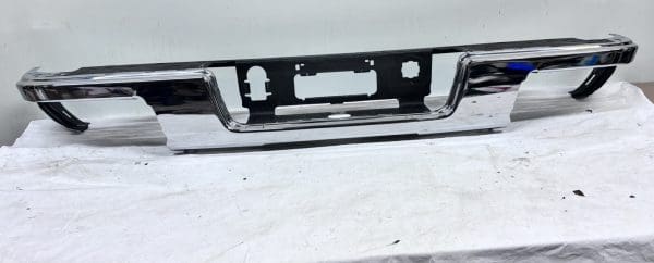 OEM 2015-2018 2019 2020 2021 2022 CHEVY COLORADO REAR BUMPER CHROME 84568268