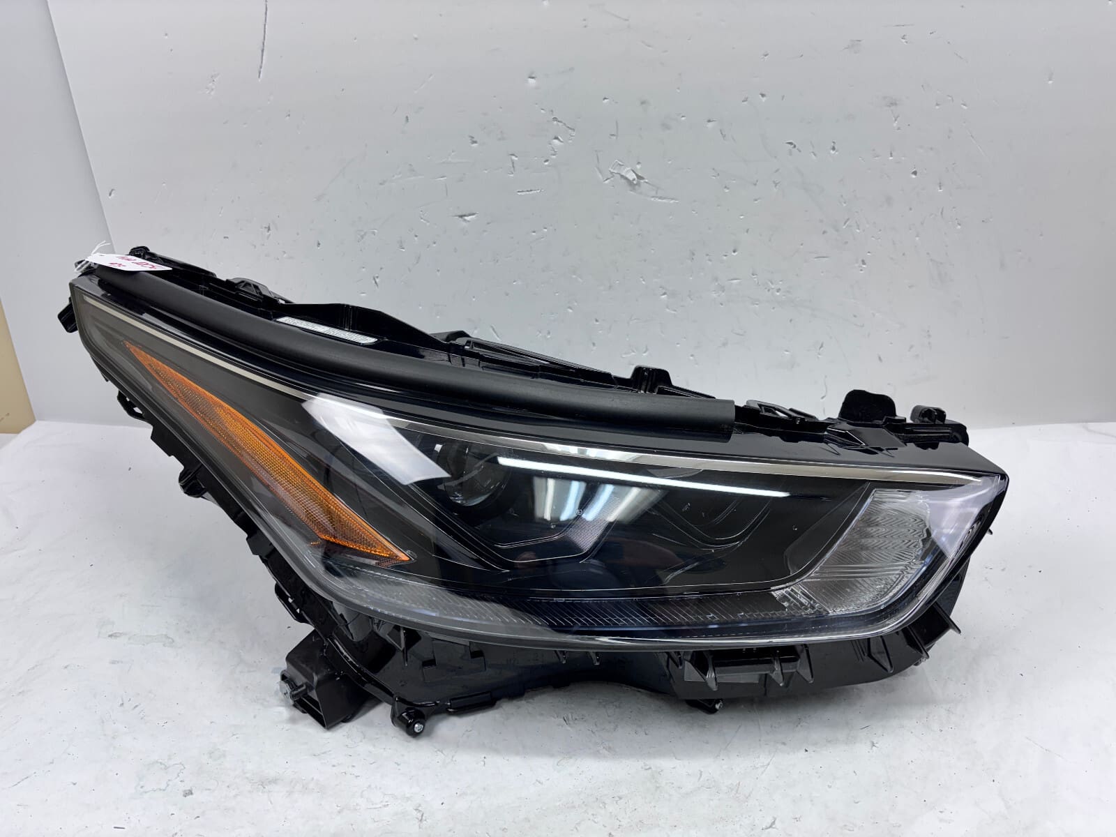 100008A0M4 2020 2021 2022 2023 TOYOTA HIGHLANDER LED FRONT RIGHT OEM HEADLIGHT