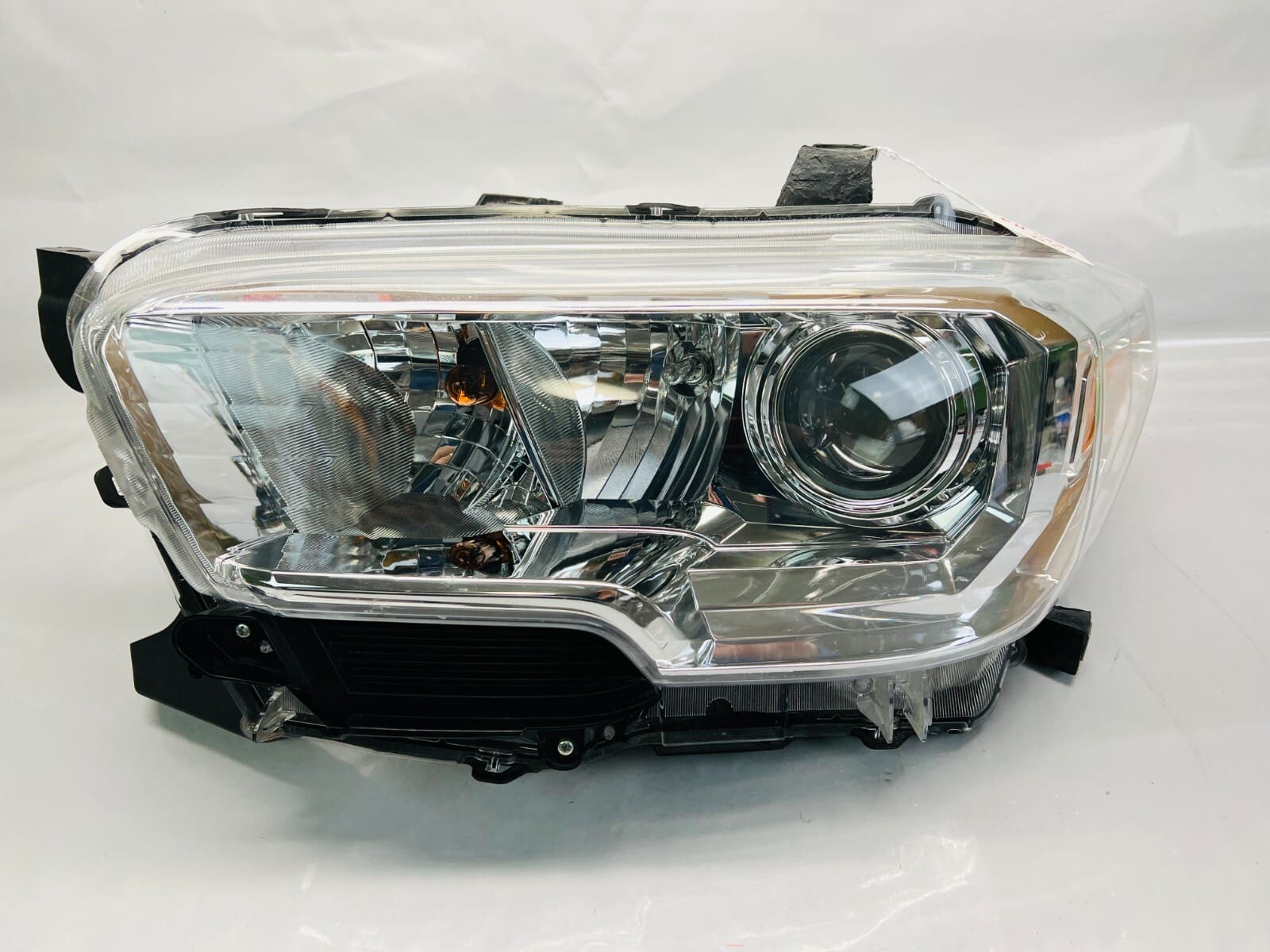 2016 2017 2018 2019 2020 2021 2022 TOYOTA TACOMA HALOGEN LEFT OEM HEADLIGHT - Image 2