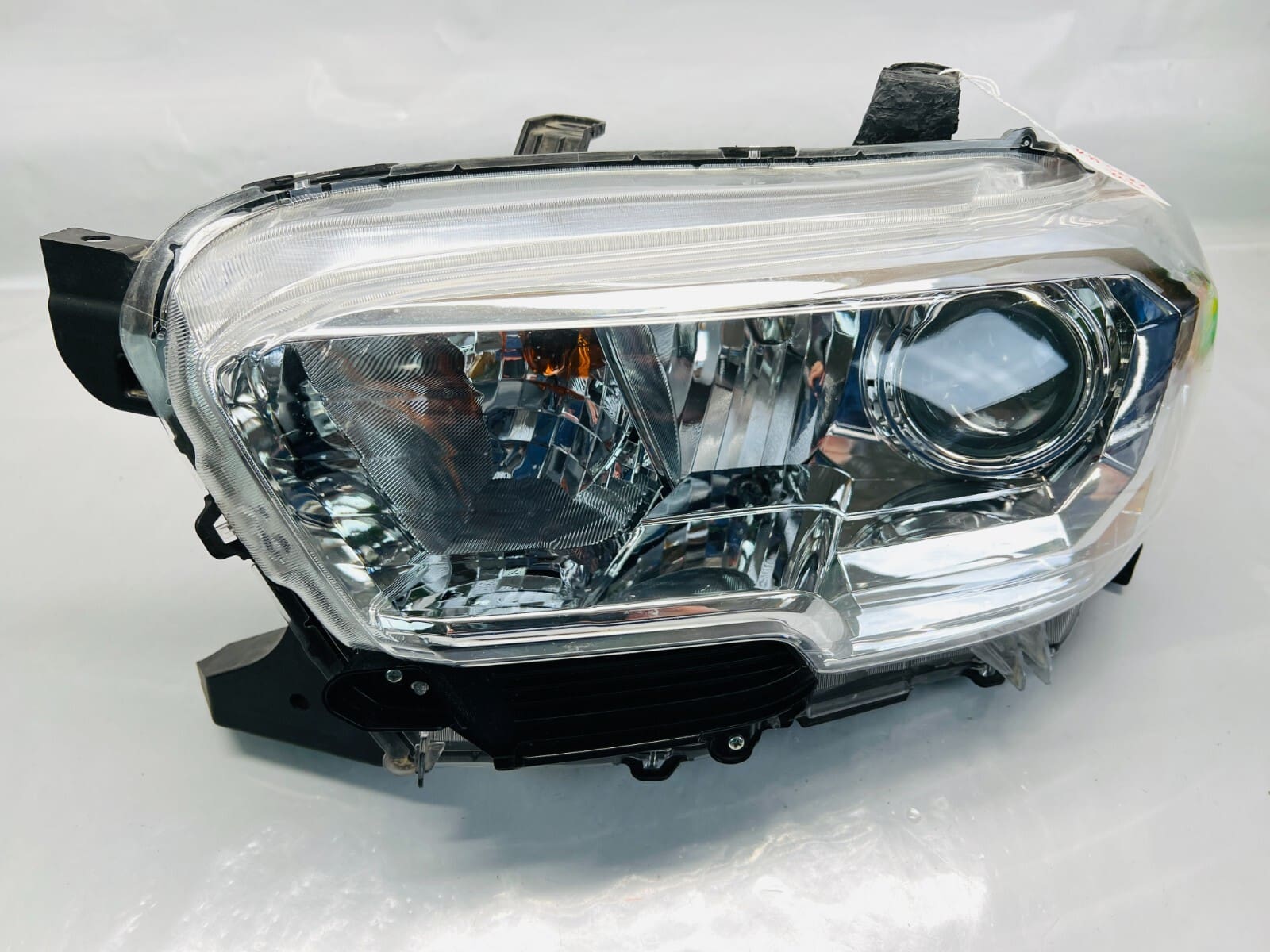 2016 2017 2018 2019 2020 2021 2022 TOYOTA TACOMA HALOGEN LEFT OEM HEADLIGHT - Image 9