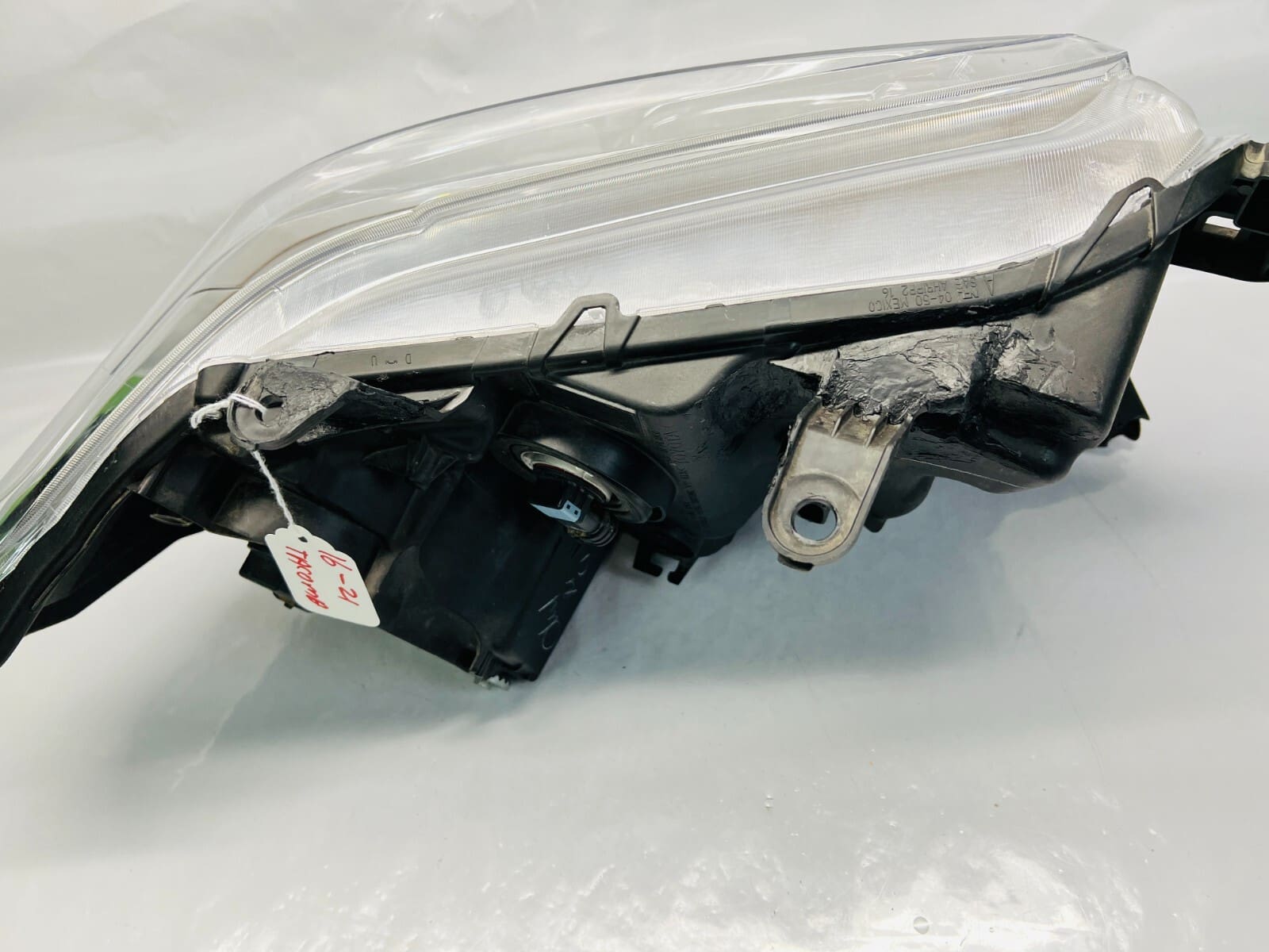 2016 2017 2018 2019 2020 2021 2022 TOYOTA TACOMA HALOGEN LEFT OEM HEADLIGHT - Image 10