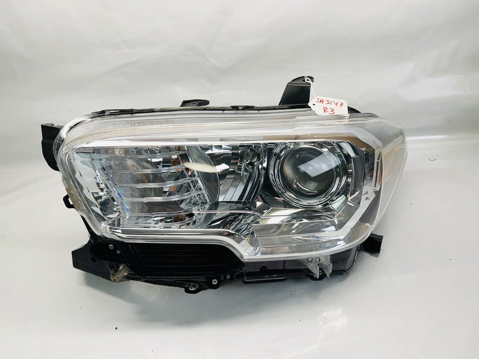 TABS 2016 2017 2018 2019 2020 2021 2022 TOYOTA TACOMA HALOGEN LEFT OEM HEADLIGHT