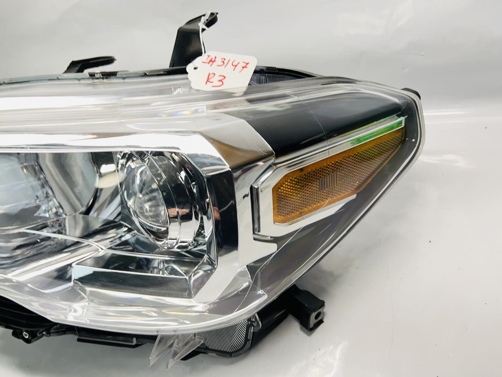 TABS 2016 2017 2018 2019 2020 2021 2022 TOYOTA TACOMA HALOGEN LEFT OEM HEADLIGHT - Image 3