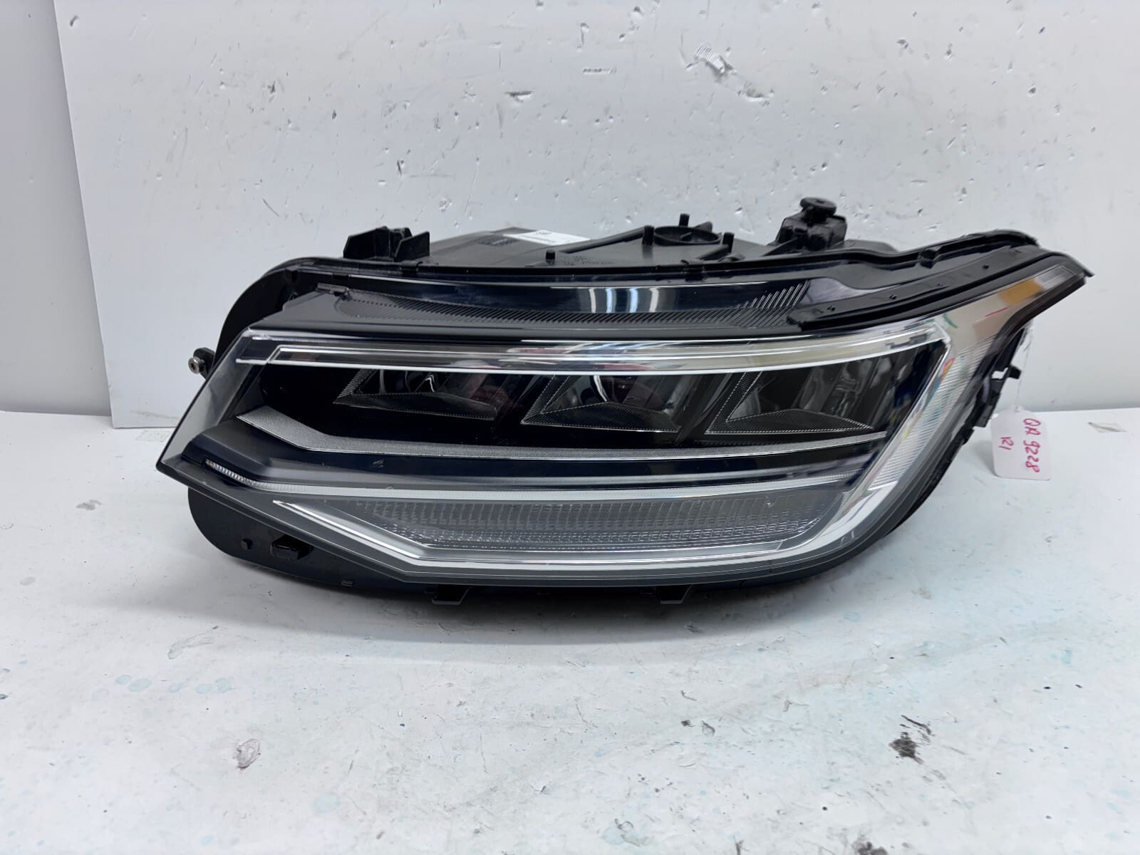 2022 2023 2024 VW TIGUAN LED FRONT LEFT OEM HEADLIGHT 5NL941035A - Image 2
