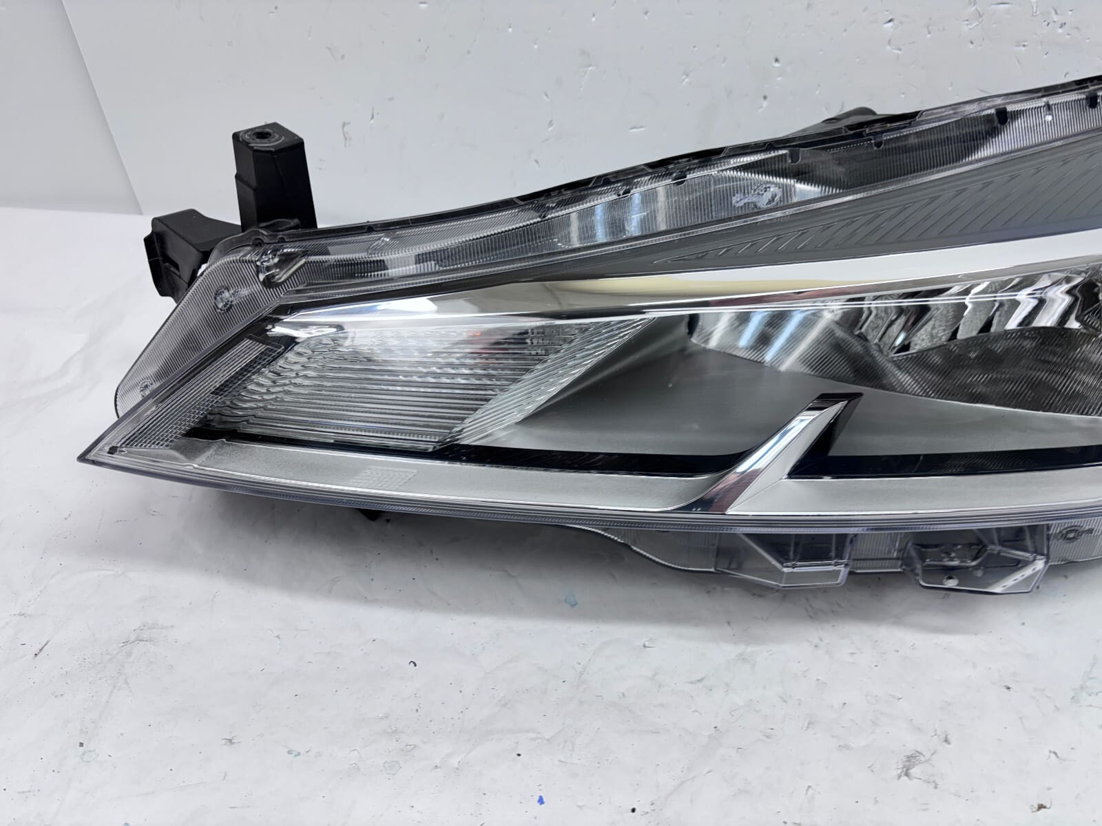 2021 2022 2023 NISSAN KICKS HALOGEN FRONT LEFT OEM HEADLIGHT 26010-5R00A - Image 2