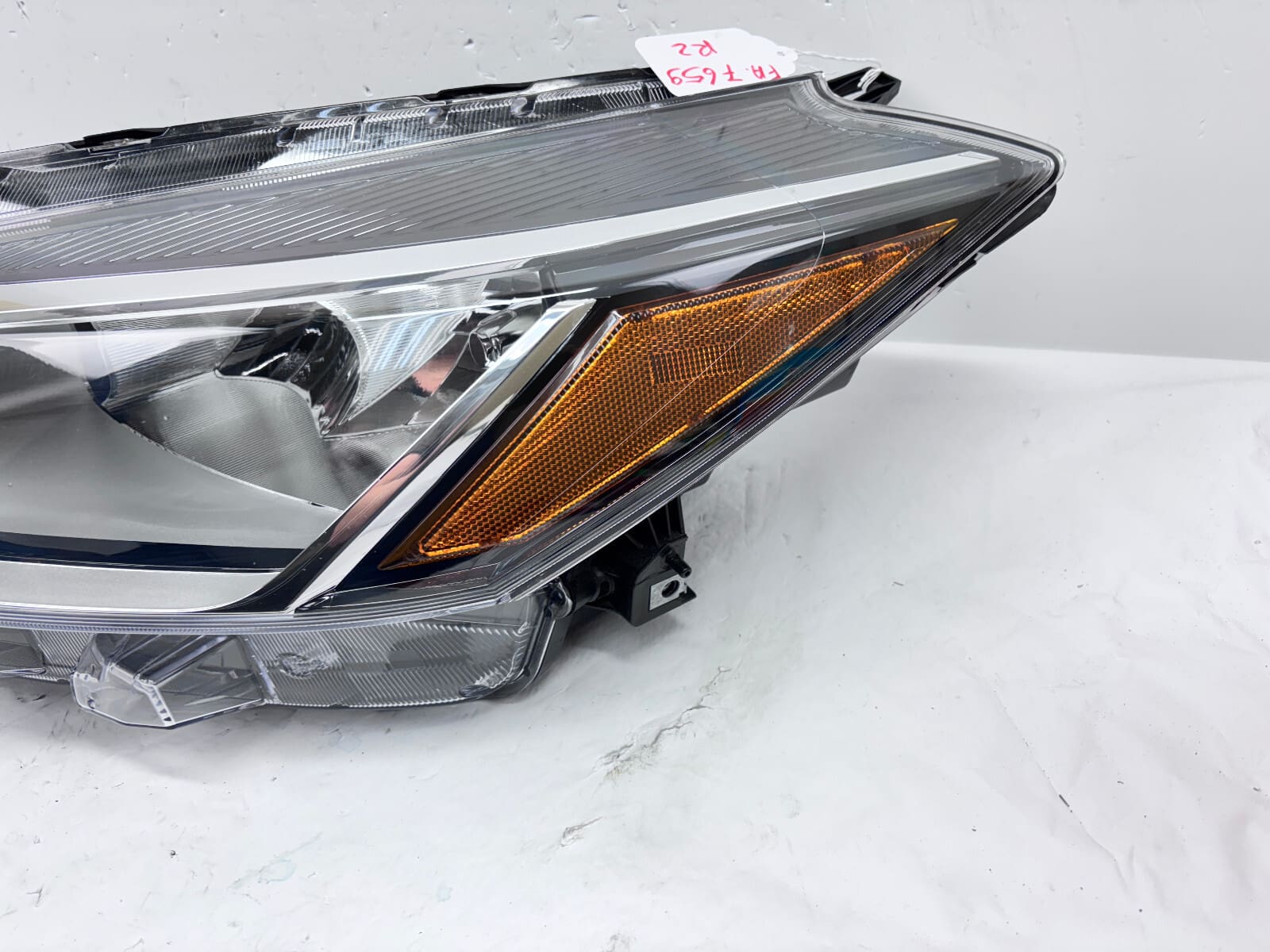 2021 2022 2023 NISSAN KICKS HALOGEN FRONT LEFT OEM HEADLIGHT 26010-5R00A - Image 9