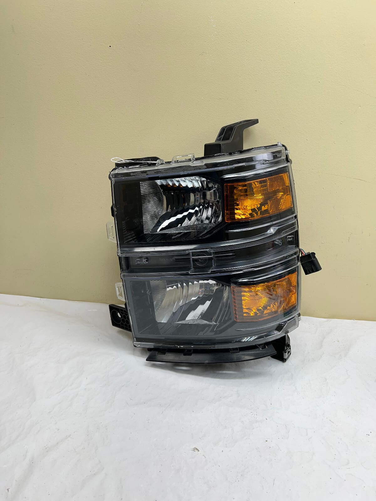 23380552 2014 2015 CHEVY SILVERADO 1500 HALOGEN FRONT LEFT OEM HEADLIGHT