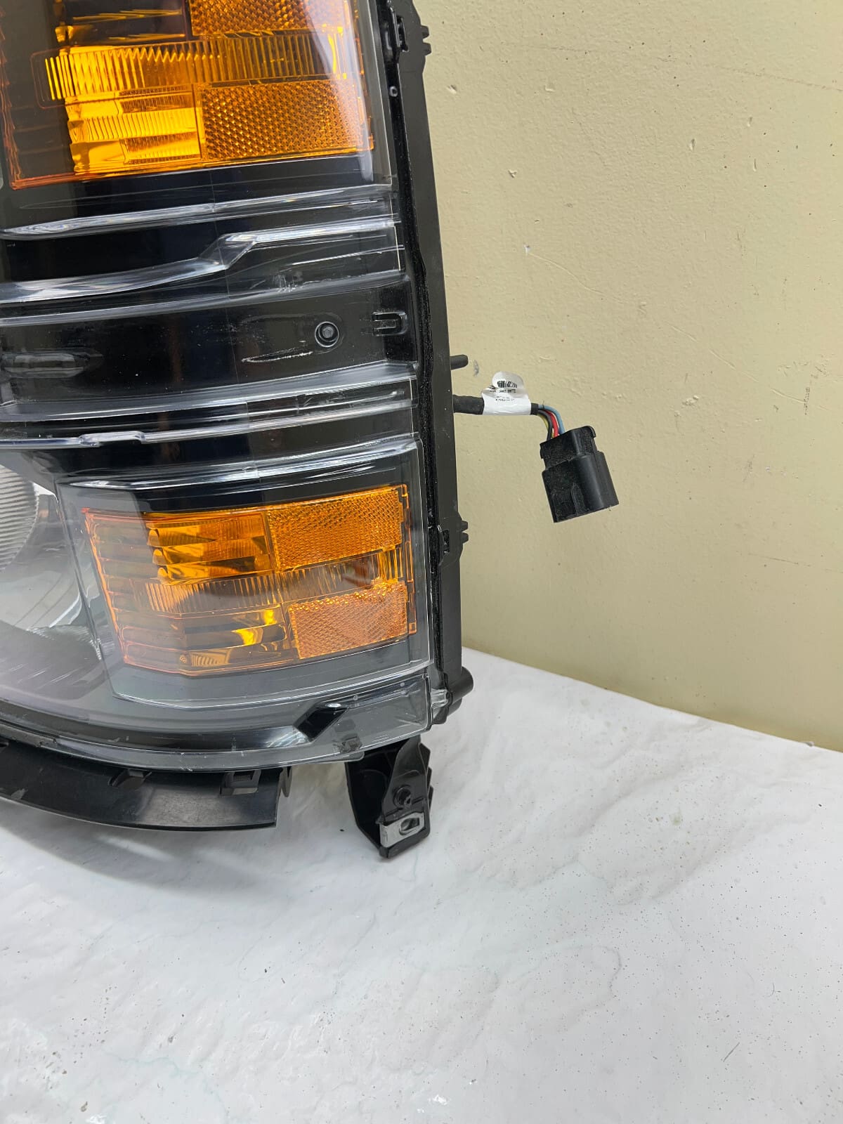 23380552 2014 2015 CHEVY SILVERADO 1500 HALOGEN FRONT LEFT OEM HEADLIGHT - Image 4